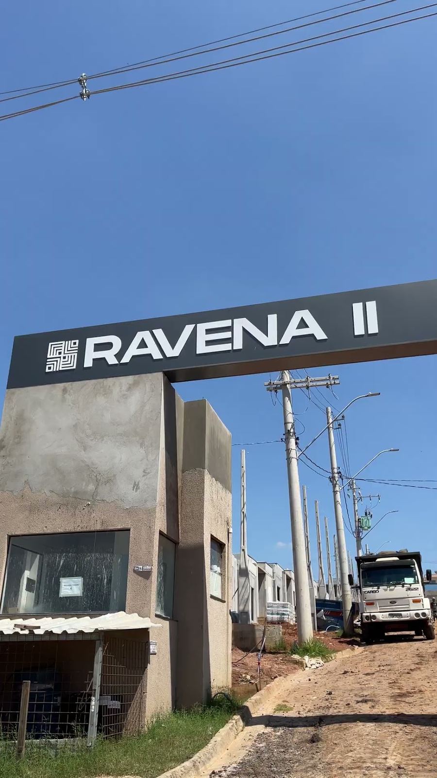 Pórtico de entrada do Ravena II.